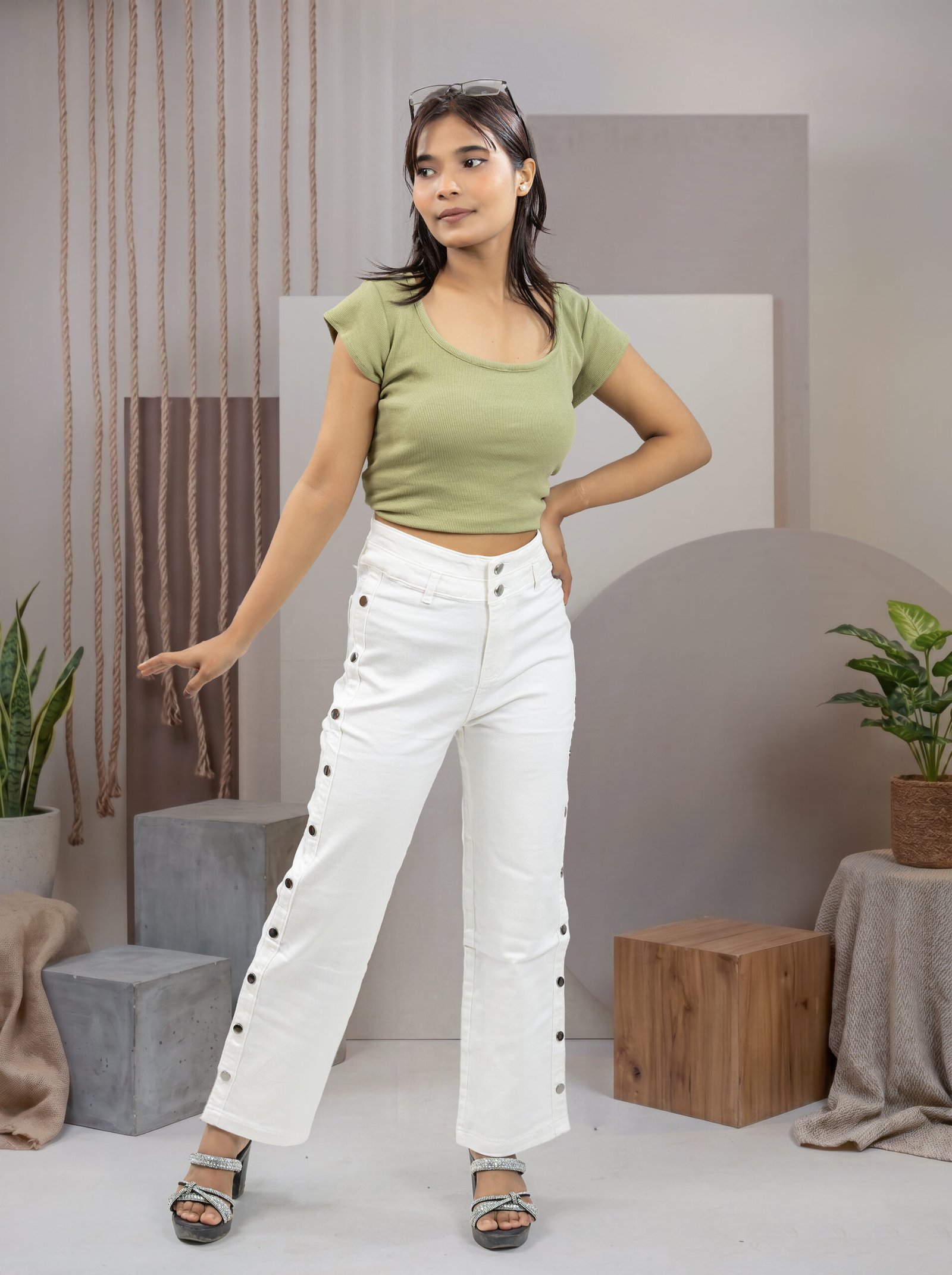 08_Dress_04 Mobile Jeans Pant - Image 1